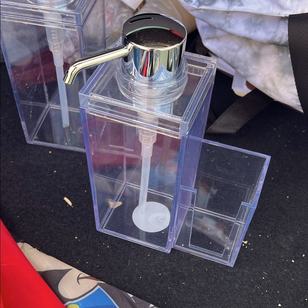 M design mouthwash acrylic holder with place for cups never used